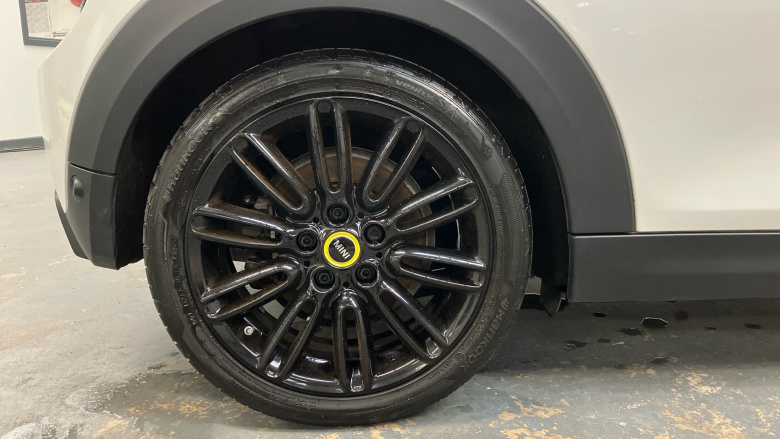 MINI Hatchback 135kW Cooper S Level 2 33kWh 3dr Auto Electric Hatchback